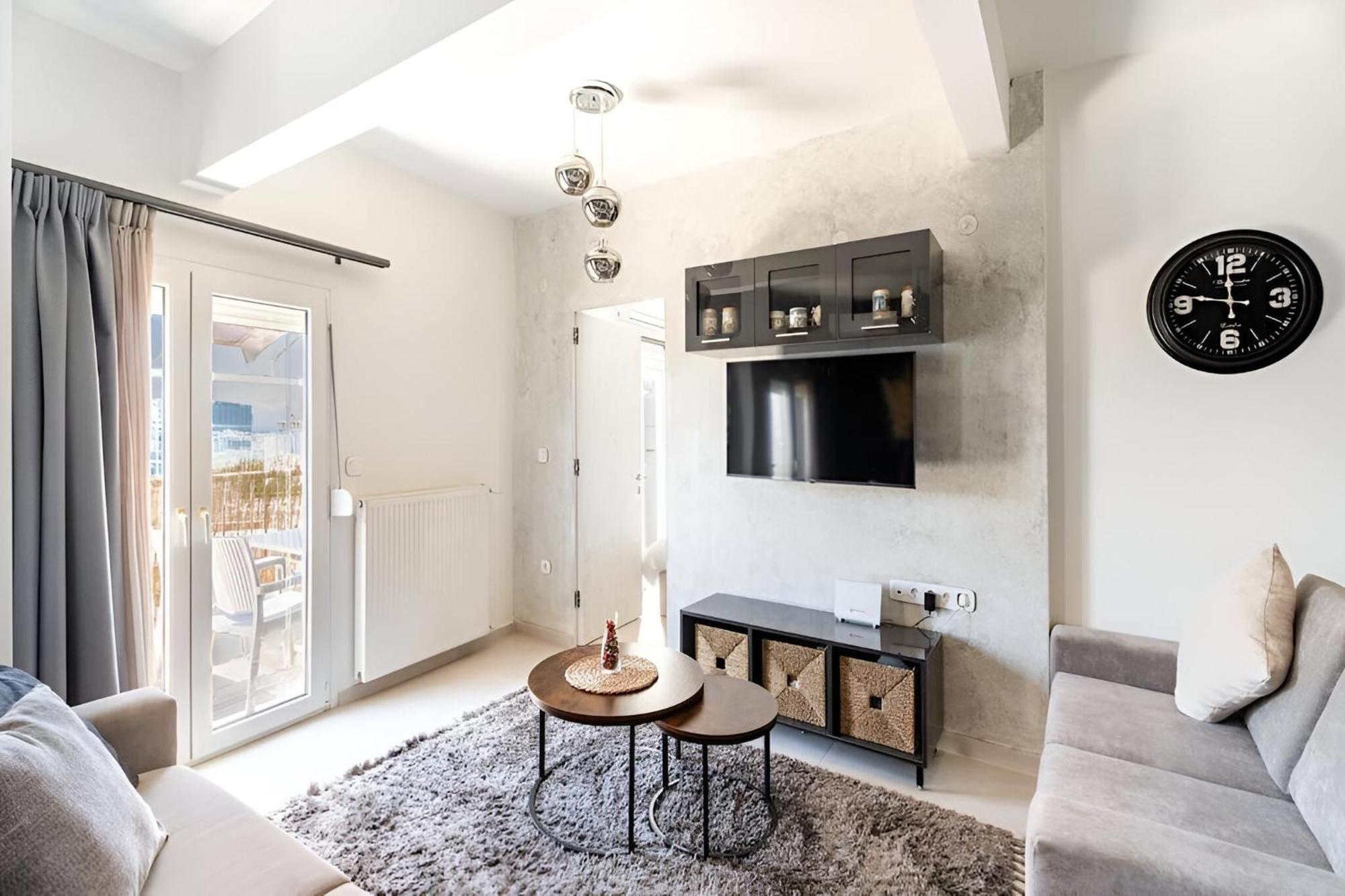 Elegant, Modern & Spacious Apartment In Thessaloniki With Balcony エクステリア 写真