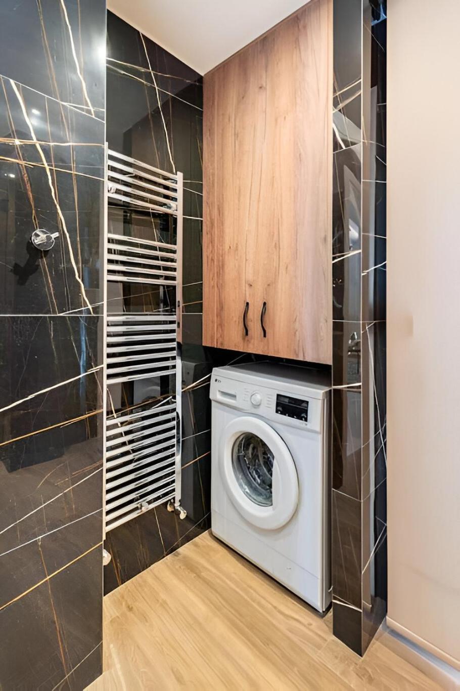 Elegant, Modern & Spacious Apartment In Thessaloniki With Balcony エクステリア 写真
