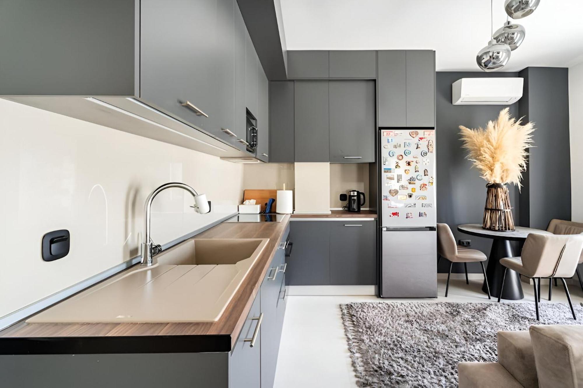 Elegant, Modern & Spacious Apartment In Thessaloniki With Balcony エクステリア 写真