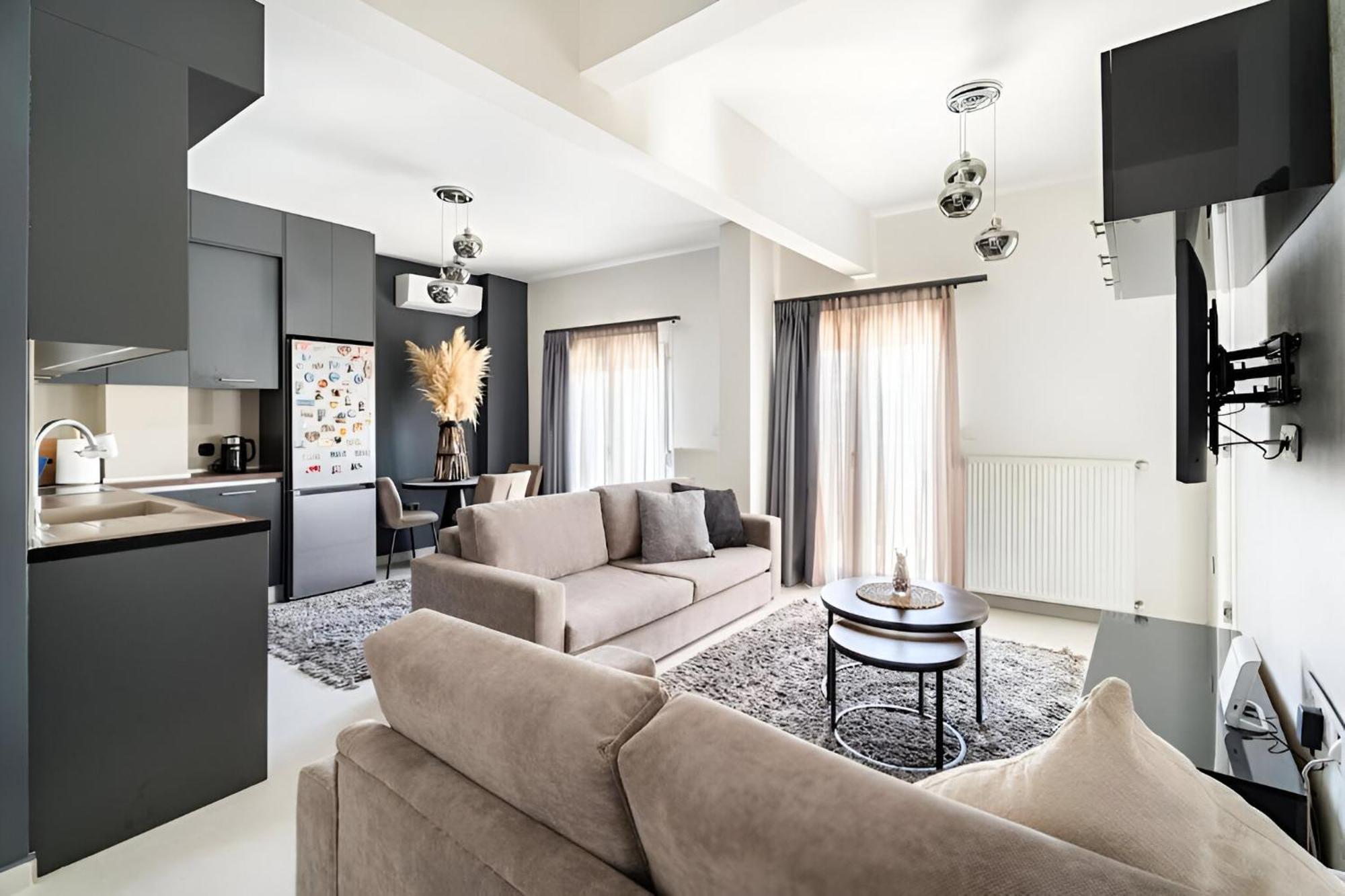 Elegant, Modern & Spacious Apartment In Thessaloniki With Balcony エクステリア 写真